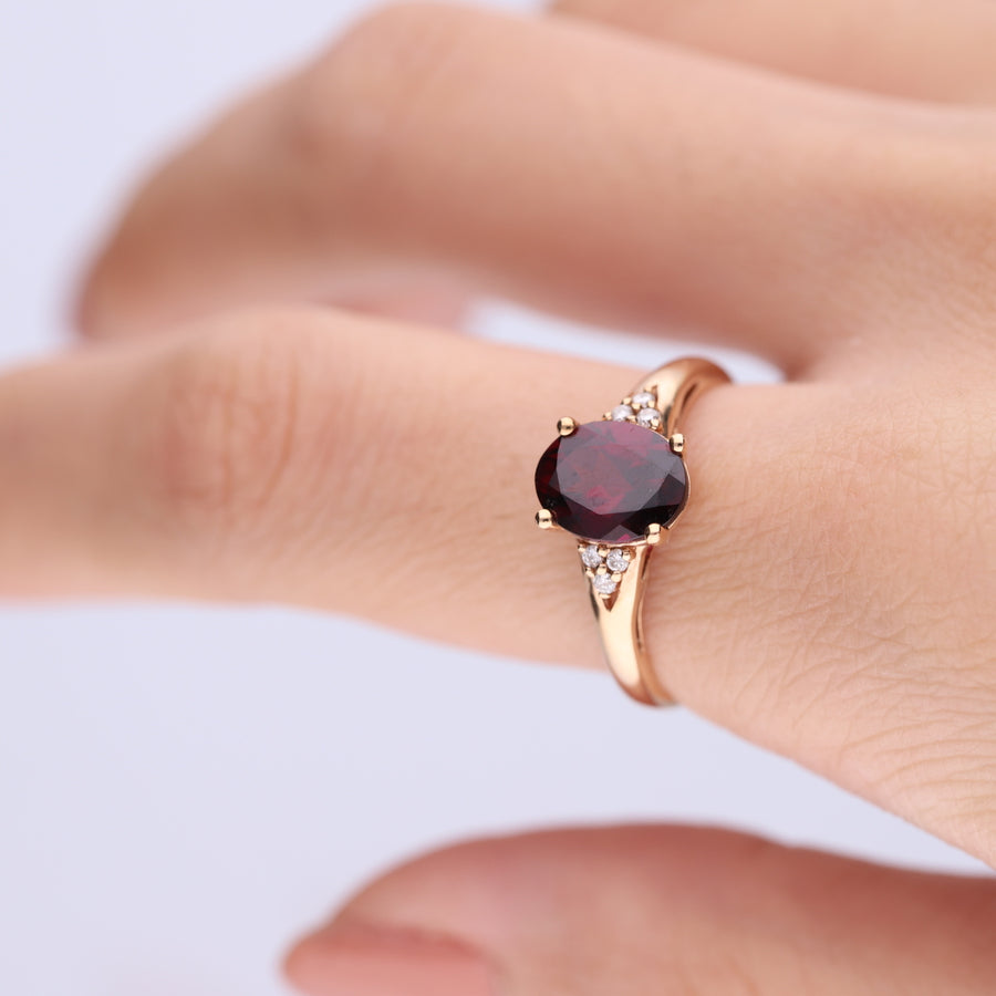 Laney 10K Rose Gold Oval-Cut Madagascar Rhodolite Ring