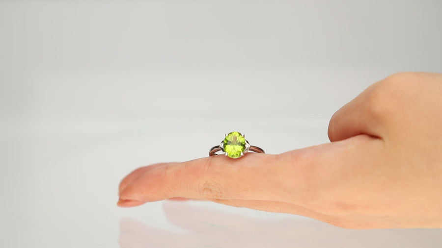 Mara 10K White Gold Oval-Cut Manchurian Peridot Ring