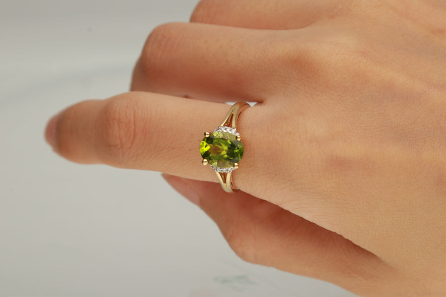 Vienna 10K Yellow Gold Round-Cut Manchurian Peridot Ring