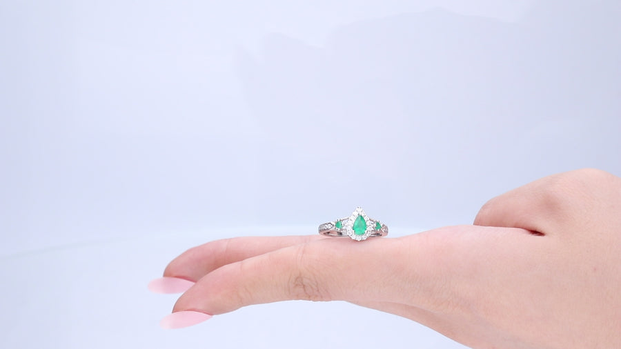 Exquisite Charm: Gia 14K White Gold Pear-Cut Natural Zambian Emerald Ring